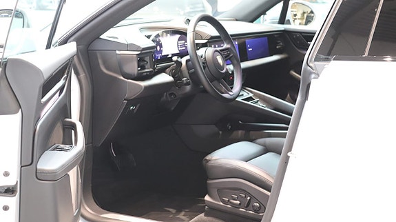Porsche Macan 4 8 of 10