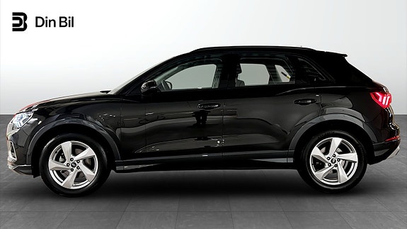 Audi Q3 2 of 22