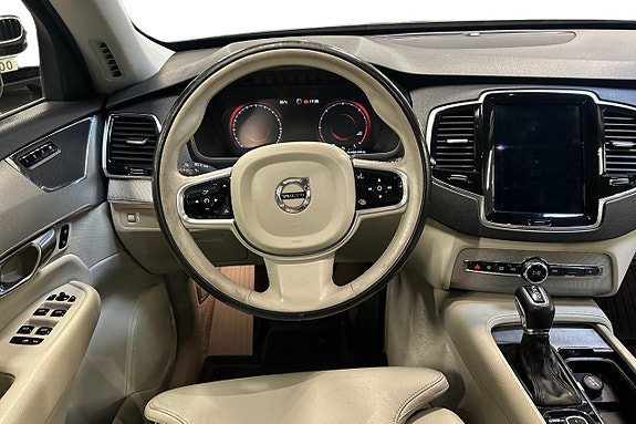 Volvo XC90 17 of 29