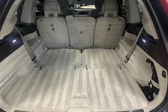 Volvo XC90 10 of 29