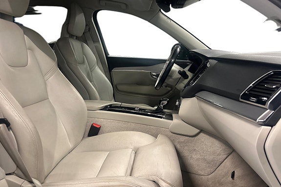 Volvo XC90 15 of 29