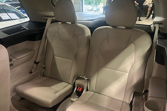 Volvo XC90 16 of 29