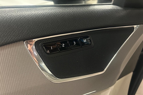 Volvo XC90 25 of 29