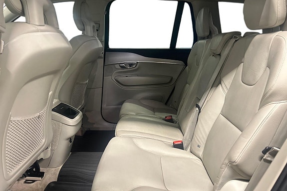 Volvo XC90 14 of 29
