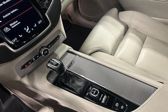 Volvo XC90 24 of 29