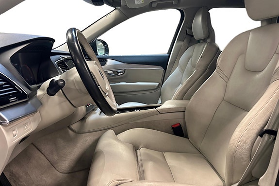 Volvo XC90 13 of 29