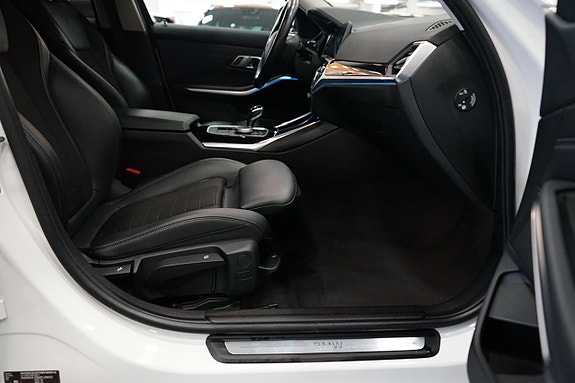 BMW 330e 13 of 21