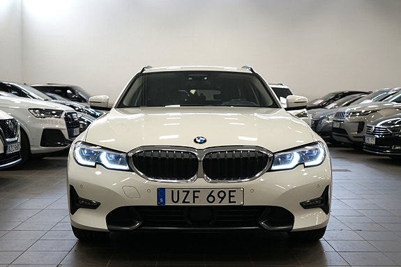 BMW 330e 3 of 21