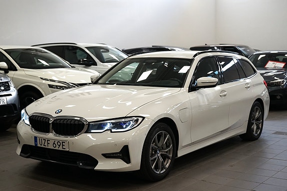 BMW 330e 2 of 21