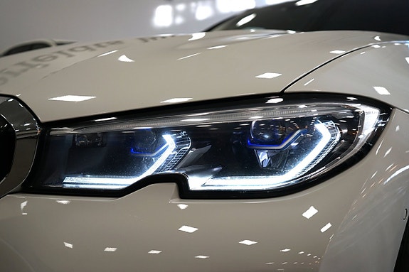 BMW 330e 8 of 21