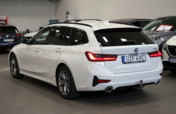 BMW 330e 4 of 21
