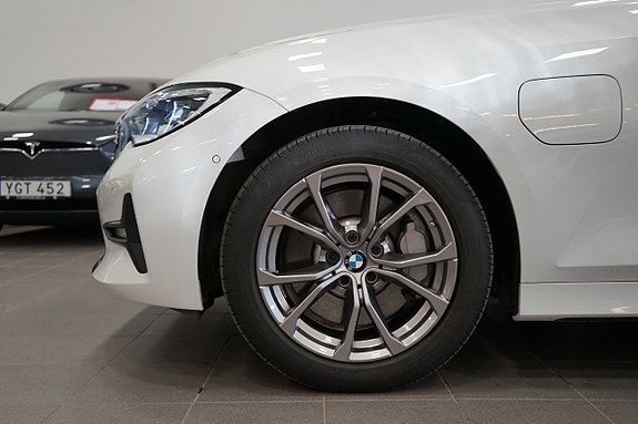 BMW 330e 7 of 21