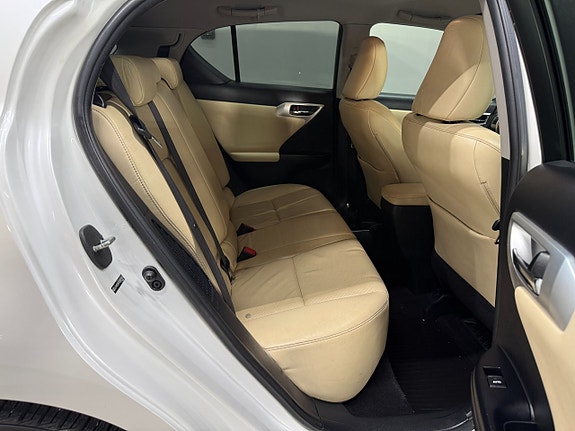Lexus CT200h 13 of 20