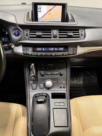 Lexus CT200h 17 of 20