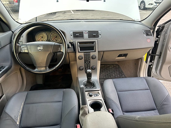 Volvo S40 8 of 16