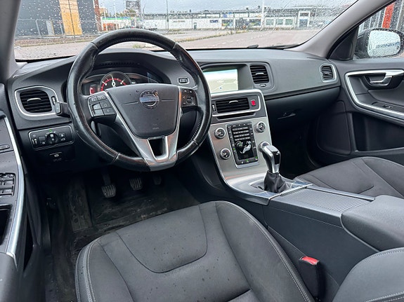 Volvo V60 11 of 20