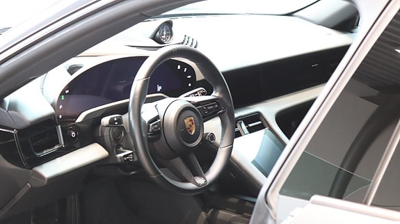 Porsche Taycan Sport Turismo 7 of 10