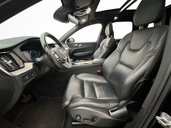 Volvo XC60 12 of 30