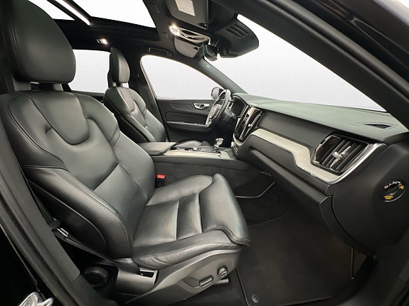 Volvo XC60 10 of 30