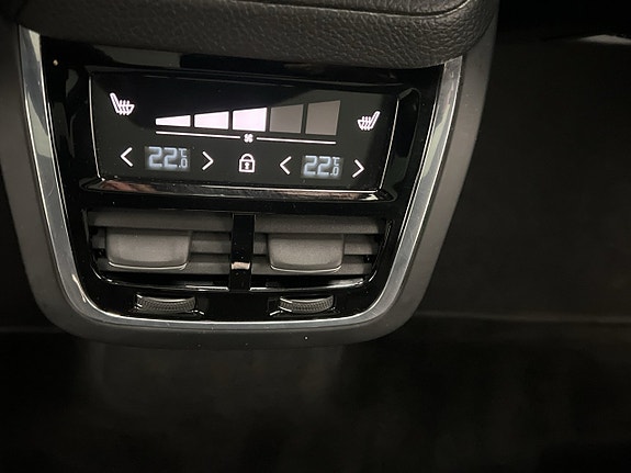 Volvo XC60 15 of 30