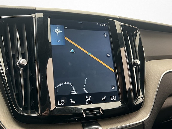 Volvo XC60 14 of 30