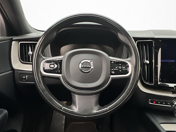Volvo XC60 11 of 30