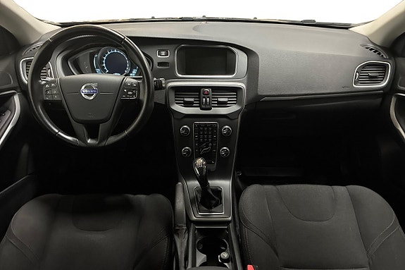 Volvo V40 12 of 22