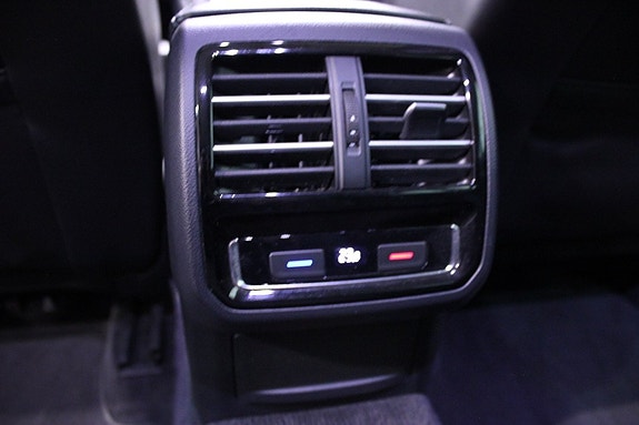 Volkswagen Passat 14 of 29