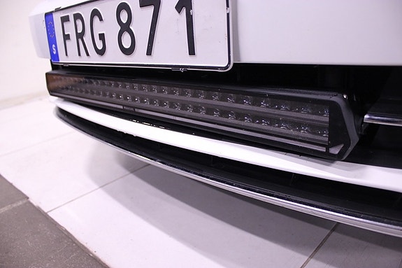 Volkswagen Passat 10 of 29