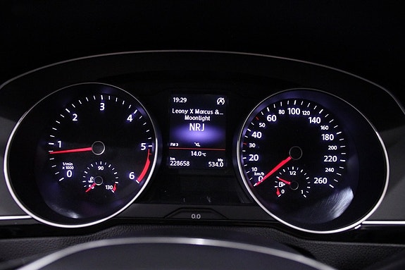 Volkswagen Passat 24 of 29