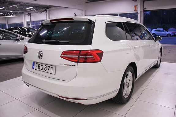 Volkswagen Passat 8 of 29
