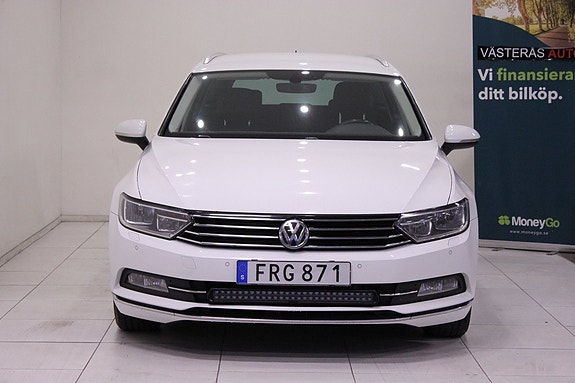 Volkswagen Passat 4 of 29