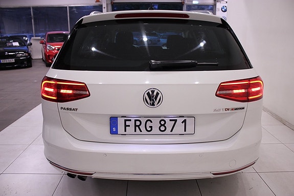 Volkswagen Passat 7 of 29