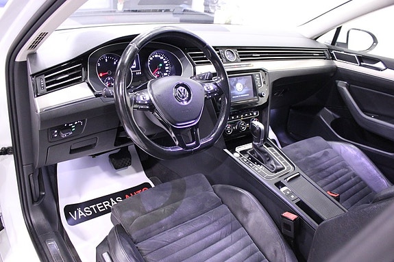 Volkswagen Passat 12 of 29