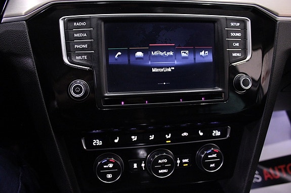 Volkswagen Passat 25 of 29