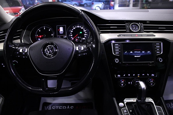 Volkswagen Passat 15 of 29