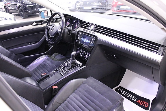 Volkswagen Passat 17 of 29