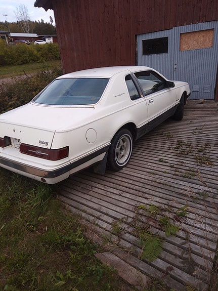 Ford Thunderbird 2 of 5