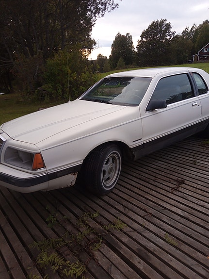 Ford Thunderbird 4 of 5