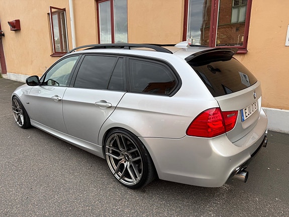 BMW 330d 3 of 24