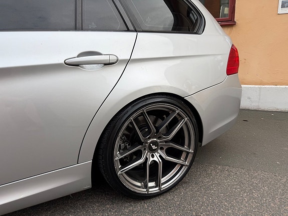 BMW 330d 8 of 24