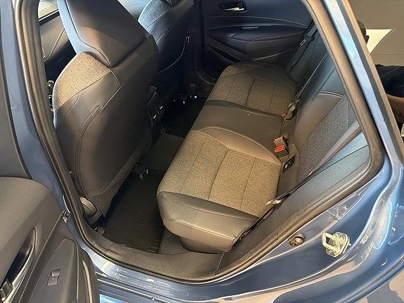 Toyota Corolla 7 of 11
