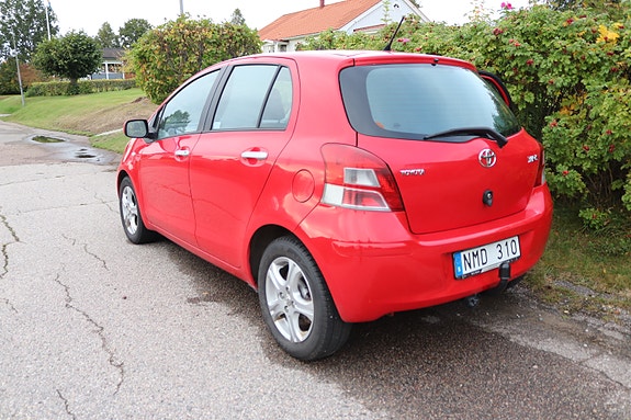 Toyota Yaris 2 of 5