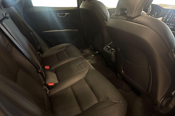 Volvo XC60 14 of 29
