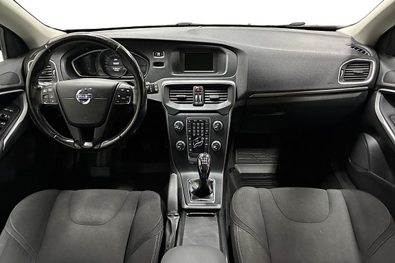 Volvo V40 12 of 19