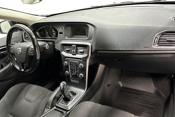 Volvo V40 15 of 19