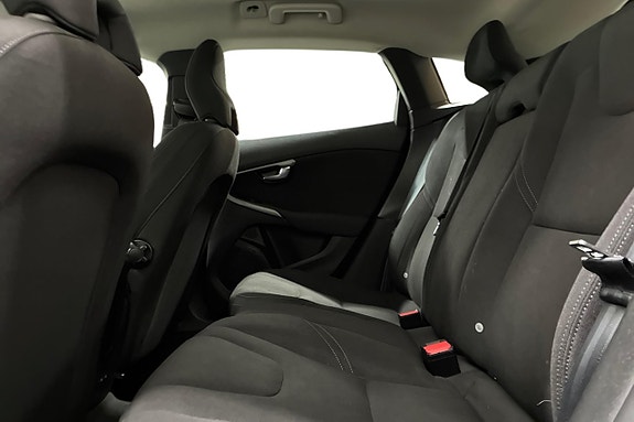 Volvo V40 14 of 19