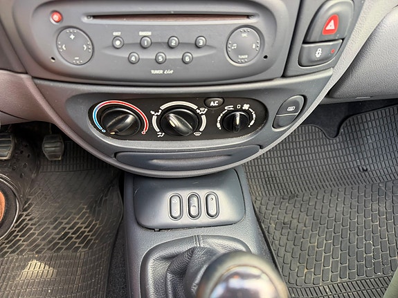 Renault Megane I 7 of 9
