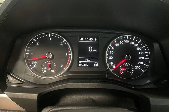 Volkswagen Amarok 16 of 27