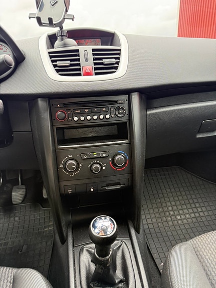 Peugeot 207 9 of 11